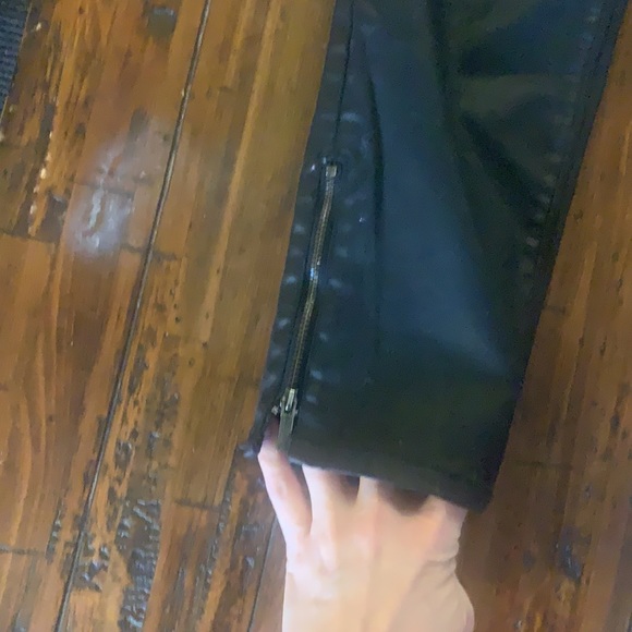 WHBM Black shimmering skimmer pants with zipper ankles - Size 0 - Picture 3 of 7